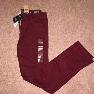 Burgundy AE skinny still jeans NWT